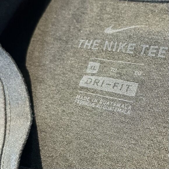 The Nike Tee Men's XL Green Long Sleeve Athletic Cut Dri-Fit T-shirt Logo - Picture 4 of 8